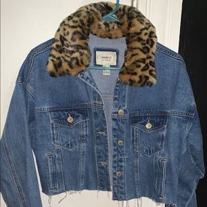 Jean Jacket with Cheetah Print collar😍